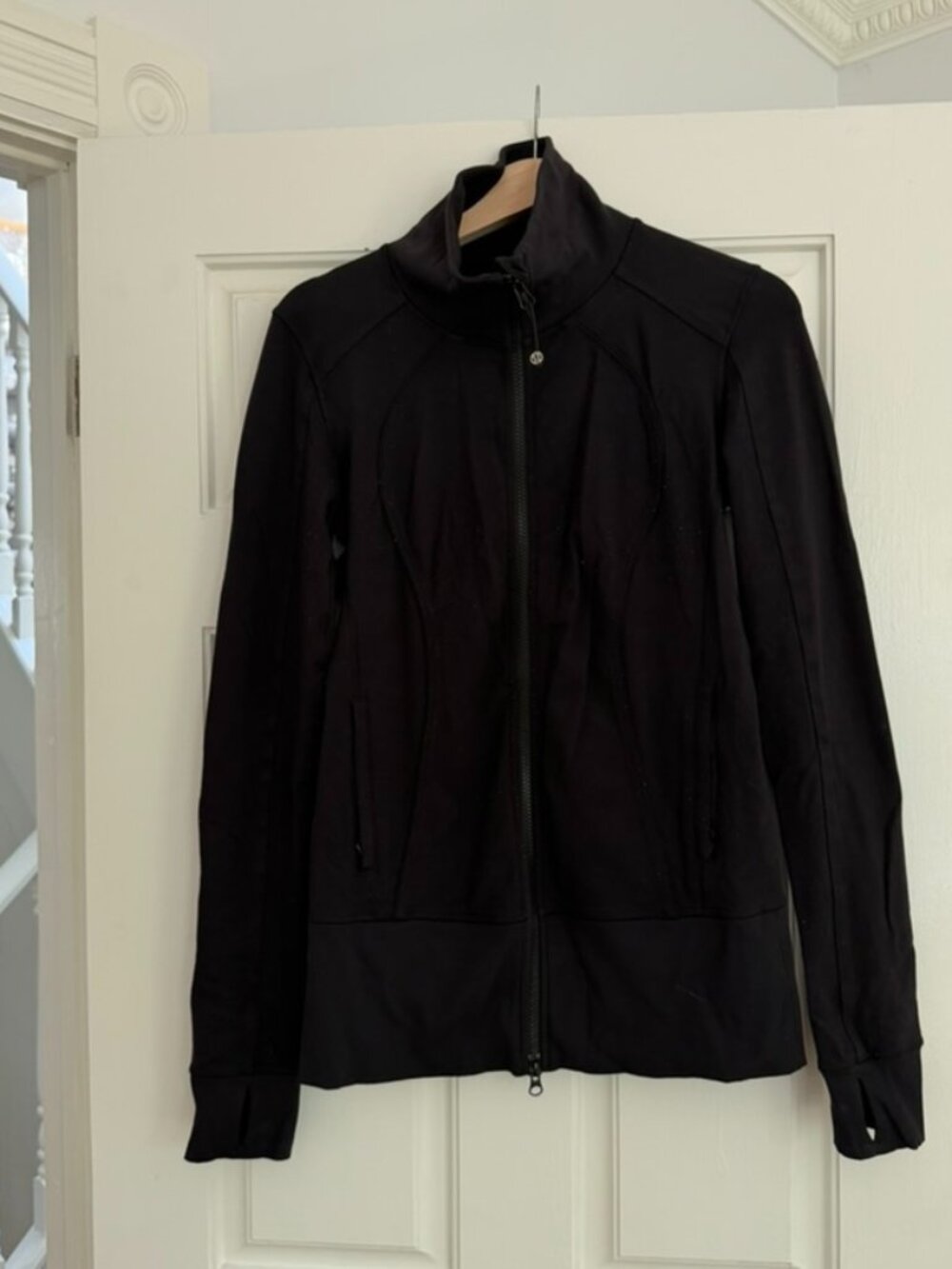 Lululemon - black zip-up fitted sweatshirt